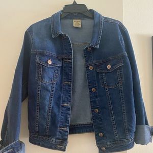 great condition- re-poshing because it’s too small- fits like junior’s large